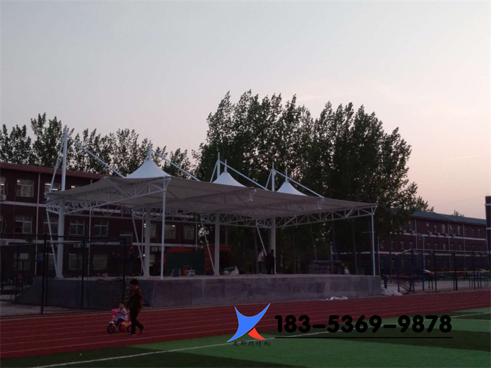 菏泽市鄄城县饮马镇中学体育场看台