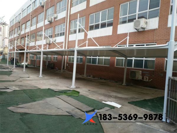 临沂市第三实验小学拱形自行车棚